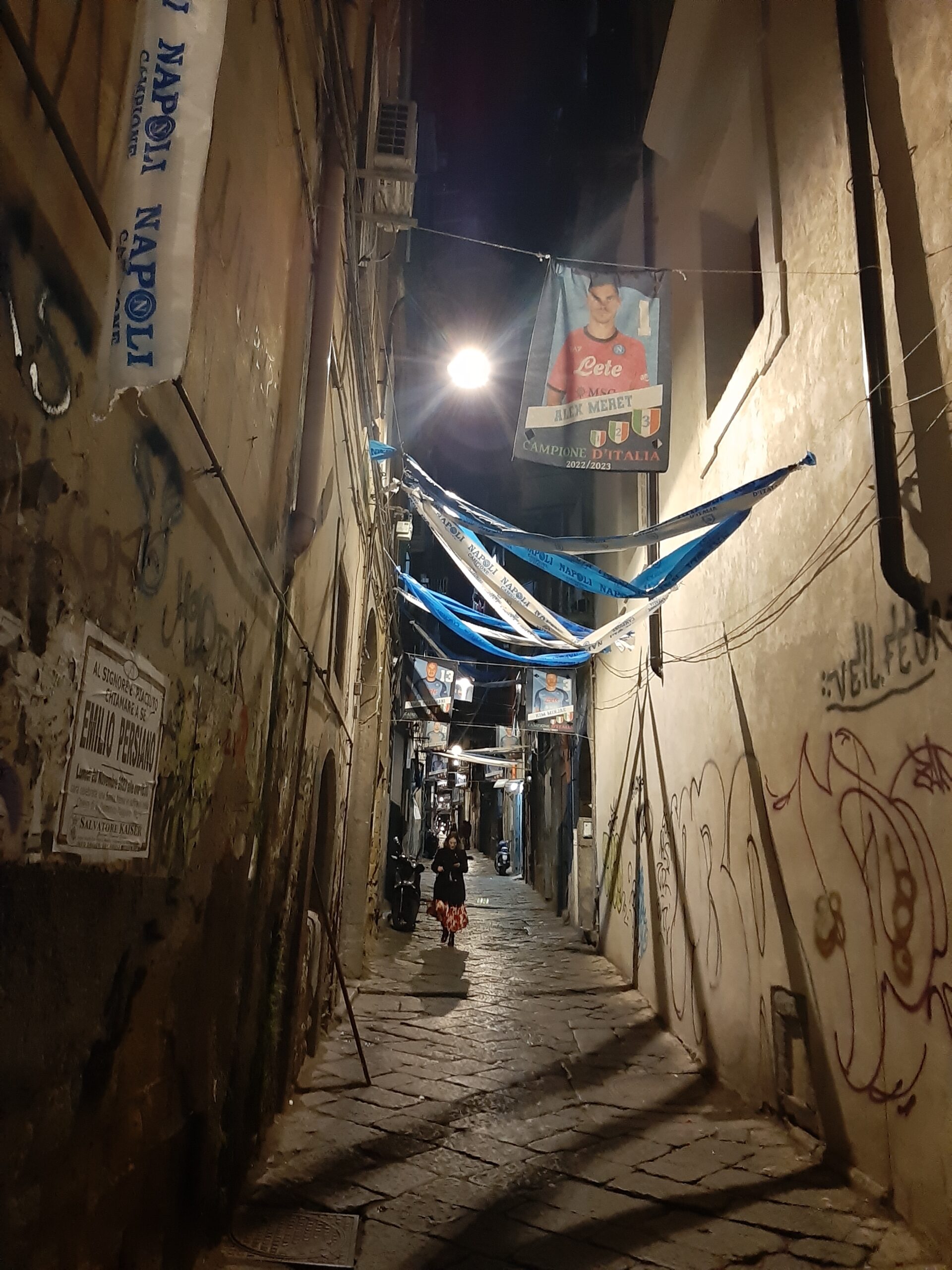 İtalya’nın Asi Çocuğu Napoli: Ev Nerede Başlar?